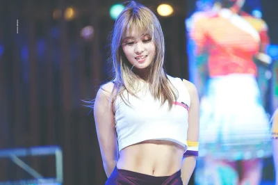 XKHYCCB2dX - #momo #twice 
#koreanka #japonka