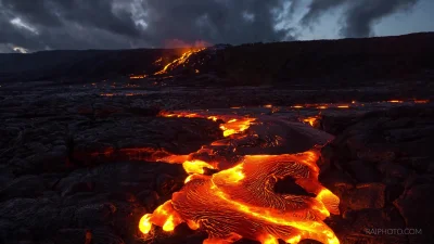 enforcer - Wypływająca lawa z wulkanu Kīlauea na wyspie Hawaiʻi.
Cały film: http://w...