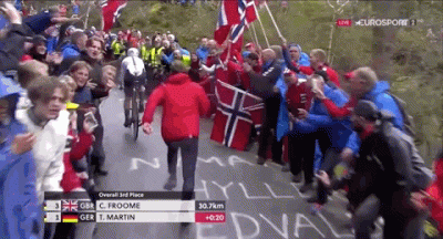 m.....h - Podobno to jedyna metoda aby kolarskie zmagania odbywały się bez incydentów...