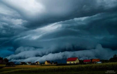 BiesONE - Dzisiejsza potężna chmura szelfowa widziana z okolic #rzeszow (Podkarpackie...