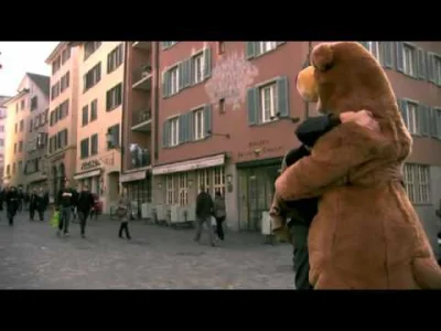 starnak - @KrulMarcineuszPierfszy: Bear on street!