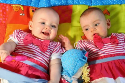 Majka94 - W 2012 roku w Irlandii doszło do niesamowitego rekordu - bliźniaczki urodzi...