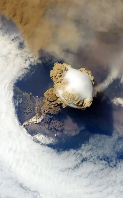 PiewcaPozogi - Wybuch wulkanu z kosmosu

#fotografia
