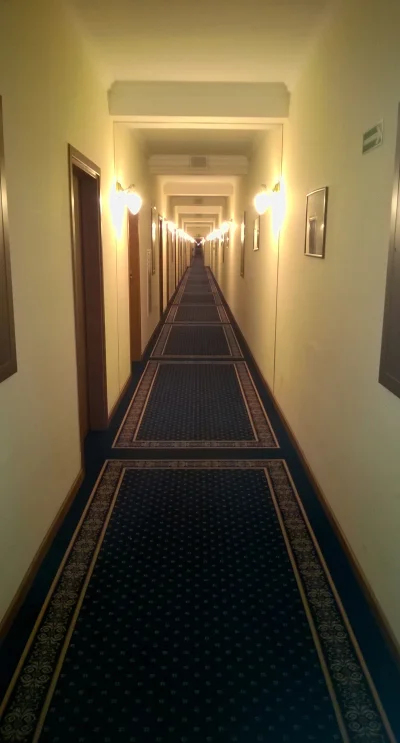 Marekexp - Dojście do pokoju tymi korytarzami zajmuje wieczność ;_;.
#phpcon