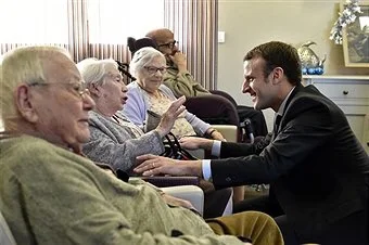 tytanos - > When Emmanuel Macron discovers Tinder.

#tinder #heheszki #4konserwy