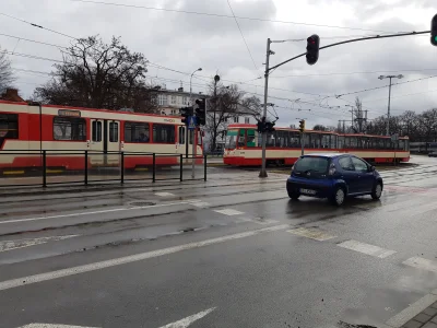 Aroneu - Co się #!$%@?? Tramwaje sparaliżowane na Wrzeszczu xD
#gdansk #wrzeszcz