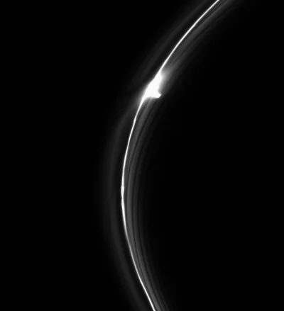 d.....4 - Zdjęcie jednego z pierścieni Saturna wykonane przez sondę Cassini 15 marca ...