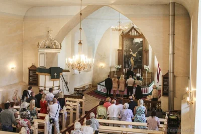 johanlaidoner - Nabożeństwo w kościele luterańskim w Siguldzie (Łotwa). Widać surowy ...