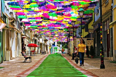 c.....k - Hundreds of Umbrellas Once Again Float Above The Streets in Portugal

(｡◕‿‿...