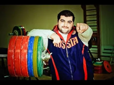 jezyk123 - Chingiz Mogushkov 350kg x3 przysiad tylny
#silownia #dwuboj