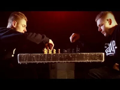 VVelur - Zawsze ciary na sam koniec

Bezczelny, ma czelność grać w szachy z Bogiem
...