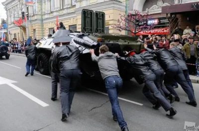 K.....W - "Dzicz ze Wschodu" obchodzi dzień zwycięstwa 9 maja...
..."dzicz z Południ...