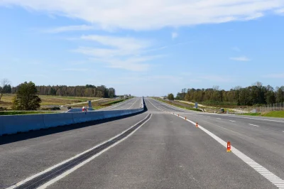 dsn1 - W Polsce, na autostradzie A4 pomiędzy Tarnowem a Dębicą też jest drogowy odcin...