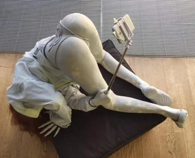 muchabzz - Rzeźba Anny Uddenberg, przedstawiająca Wenus naszych czasów, pokazana na b...