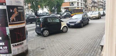 apo - Ile potrzeba miejsca i czasu aby zaparkować Smarta? 5 minut później Pani odpuśc...