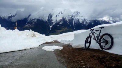 manedhel - Nie ma to jak krótki wypad na #mtb przed pracą (ʘ‿ʘ)
#rower #gory #szwajc...
