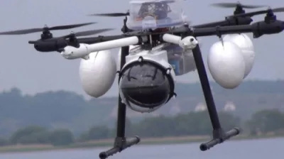 szpongiel - > Jak się chce puścić drona nad wodą to nie byłoby bezpieczniej przyczepi...