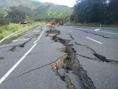 Arczi091 - W Nowej Zelandii robi się widno, to i skutki trzęsienia lepiej widoczne. t...