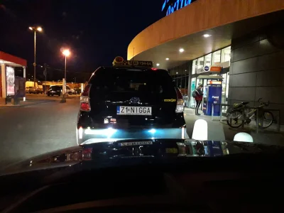 zd4n14 - W Szczecinie jezdzi jeden murzyn na taksowce.Latwo poznac jego auto.Swoja dr...