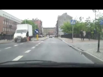 TheMan - @kalinowski5: W Katowicach łażą między budynkami UEKu po przejeździe rowerow...