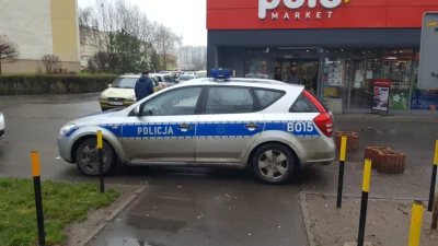 m.....o - #wroclaw #nowydwor #policja #stopcham
"Co dziadu, do sklepu na zakupy byś ...