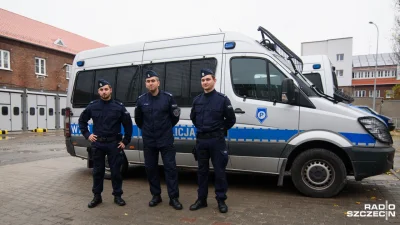 d.....9 - > U nas policja w tych nowych strojach wygląda jak dresiarze, a to nie budz...