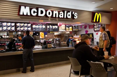 jmuhha - Czy będąc na studiach prawniczych, poszlibyście do pracy do McDonalda?

#p...