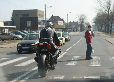 wiecejszatana - Jak oni chcą łapać tych motocyklistów, kiedy spora część ma rejestrac...