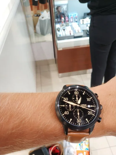 ParanoidBumblebee - Kupiłem sobie zegarek (｡◕‿‿◕｡)
#lorus #watchboners #zegarki #zega...