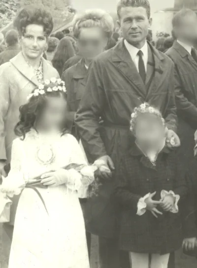 Bunch - Zamieszczone zdjęcie przedstawia moich dziadków od strony mamy w dniu I Komun...