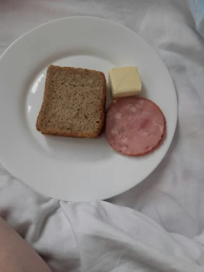 O.....l - #jedzenie #foodporn #jedzzwykopem #polska Szpitalne śniadanko. Pół kilo tłu...