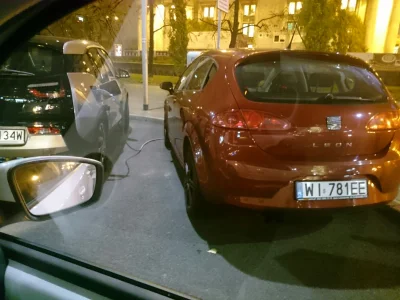 Dziekan5 - Chciałem naładiwać e-upa. Nie da się - obok BMW i3 na jednym z dwóch wyzna...