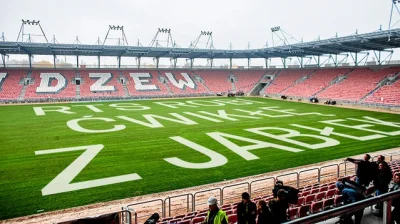 ASZdziennikpl - Zgrzyt na otwarciu nowego stadionu Widzewa. Na murawie pojawił się na...