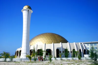 w.....a - Meczet Hulhumalé. zbudowany na sztucznym atolu w północnych Malediwach 

#i...
