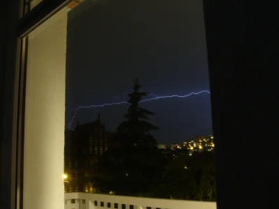 dziabs - To się Zeus rozzłościł, że poziomymi wali!
#gdansk #burza