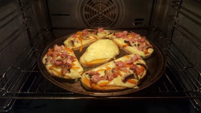 zdenek1212 - #prawiejakpizza #kolacja #gotujzwykopem
Dziś biedagrzanki na kolację. Pr...