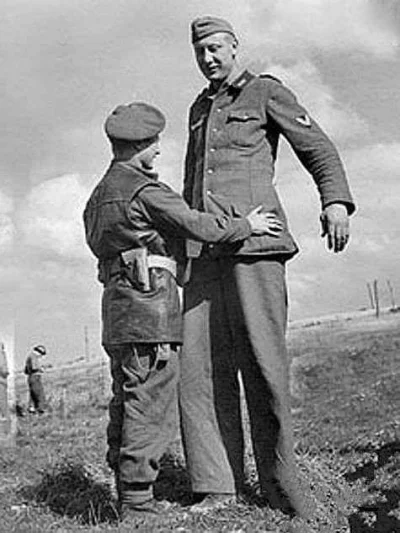 brusilow12 - Najwyższy (mierzący blisko 230 cm) niemiecki żołnierz jaki poddał się al...