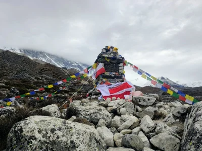 kotbehemoth - Pomnik "Bohaterów Południowej Ściany Lhotse". Pamięci trzech himalaistó...
