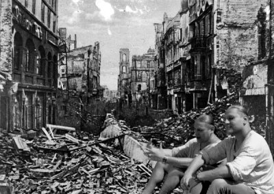 MajonezGG - ##!$%@?
Głogów, 1941, bracia oceniają zniszczenia dzień po ataku soniczn...