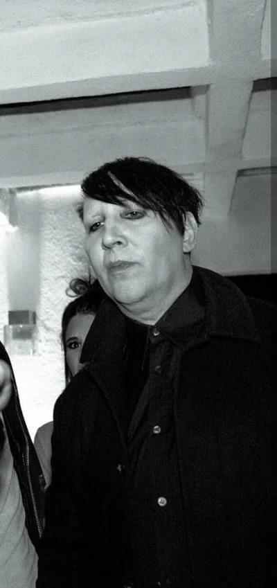 robekk1978 - Manson widze zupełnie wzoruje sie na maleńczuku (ʘ‿ʘ)
#muzyka #marilynma...