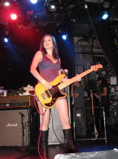 pawelyaho - Nowa basistka #smashingpumpkins Nicole Fiorentino #ciastkodnia