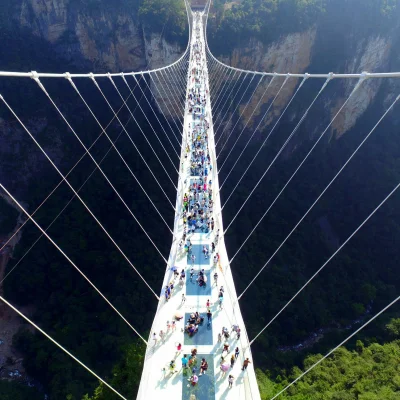 dodoodooo - Chińczycy mają największy na świecie szklany most. 430 długości, 6 szerok...