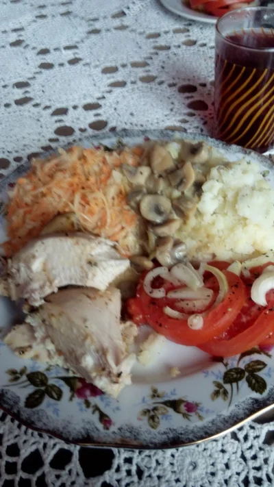 FotoDieta - #fotodieta obiad - kurczak z surowka z kiszonej kapusty, ziemniakami i po...