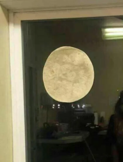 reddml - Mirki znajoma wysłała mi zdjęcie "super księżyca" jak to widać niby od niej ...