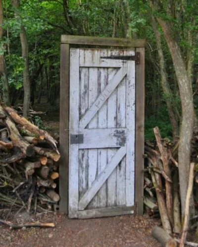 Sanczessco - @JanekKrystianek 
Piękna jesień ale gdzie drzwi do lasu?