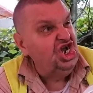 P.....0 - Predator Boży 
#kononowicz #patostreamy