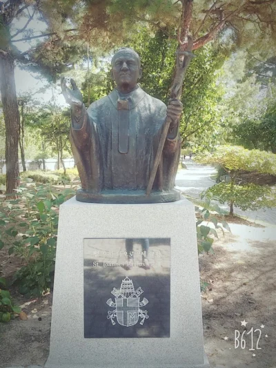 XKHYCCB2dX - W Korei też mają brzydkie pomniki JPII
#korea #jp2 #papiezaobrazajo #pa...