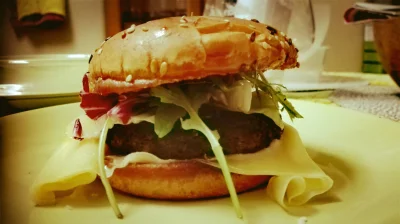 Tygryskrzywyzgryz - I cyk burgerek na kolacyjke #foodporn #cheeseburger #kolacja #bee...