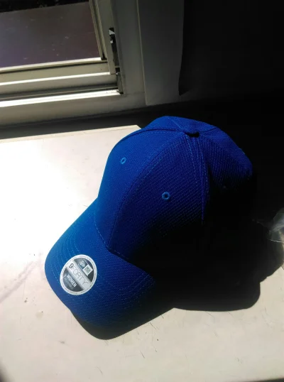 franaa - Kupiłem sobie niebieską czapkę New Era. Zwykłą czapką z daszkiem (najzwyklej...