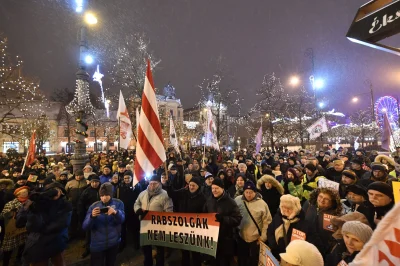 daromer - Zawsze jak napisane jest "tysiące" to zdjęcia robione są w ciasnym kadrze n...